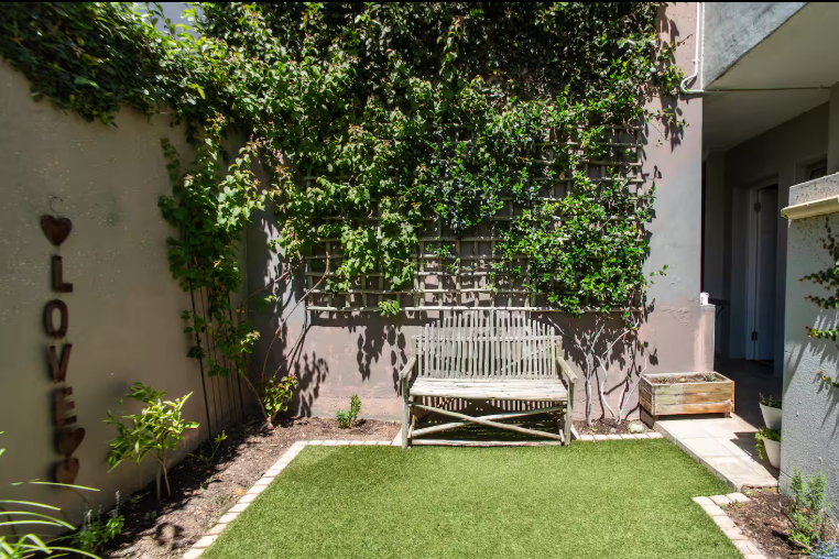 2 Bedroom Property for Sale in Vredehoek Western Cape